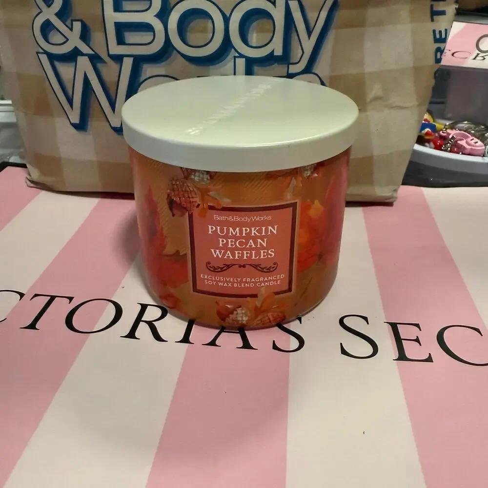 Bath and body Works Pumpkin Pecan Waffles